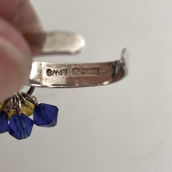 Dangling yellow and blue crystals on a silver toe ring - Picture 4 of 10